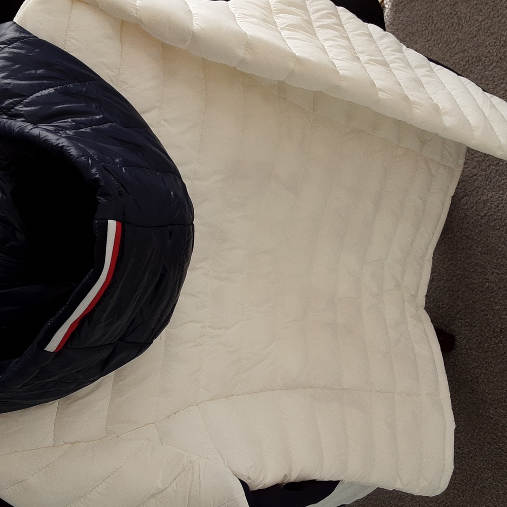 Tommy Hilfiger Puffer Jacket EUC - Picture 7 of 16